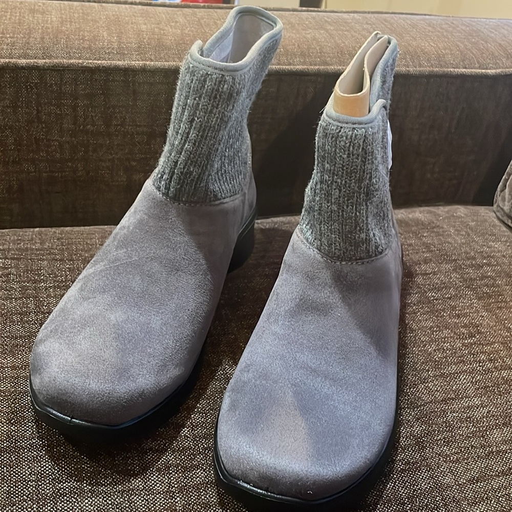 10W Bzees Gloria Boots (Dark Grey) NIB - Picture 2 of 14